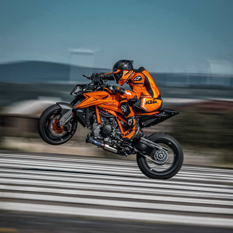 Продажи новых моделей КТМ 1390 SUPER DUKE R и EVO стартуют в дилерских центрах КТМ АВТОДОМ в мае