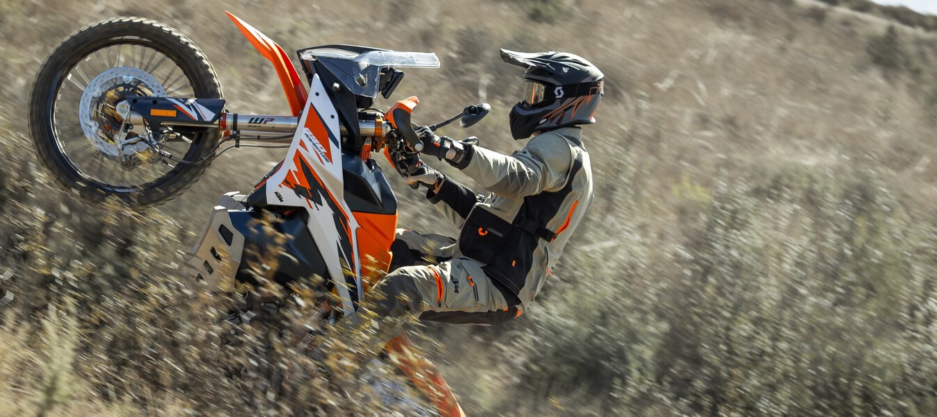 Возглавьте очередь! Легендарный КТМ 890 ADVENTURE R — уже в пути в АВТОДОМ.