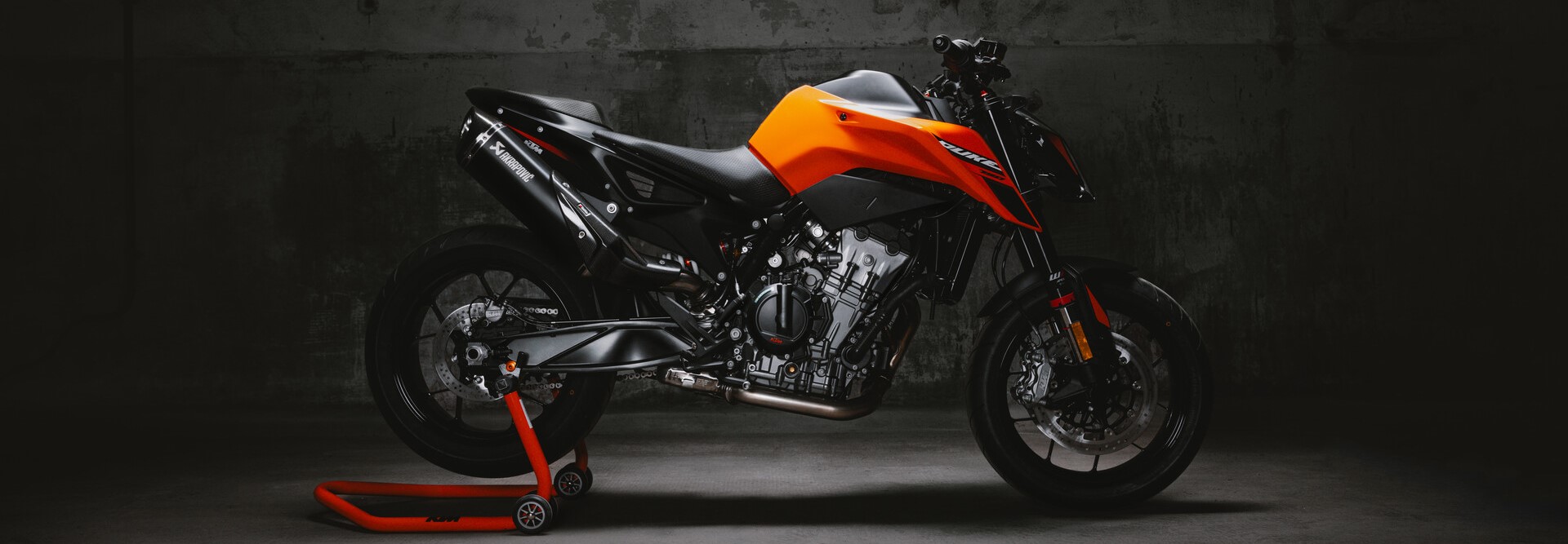 790 ДЮК / DUKE