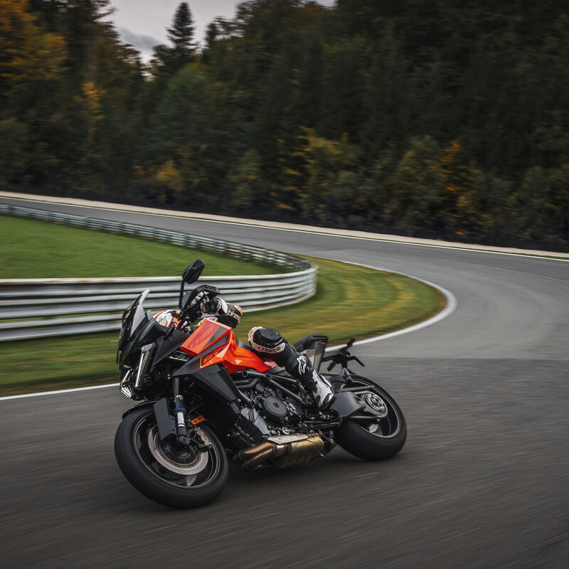 Сочетание невероятной динамичности и первоклассного комфорта: KTM 1390 Super Duke GT 2025