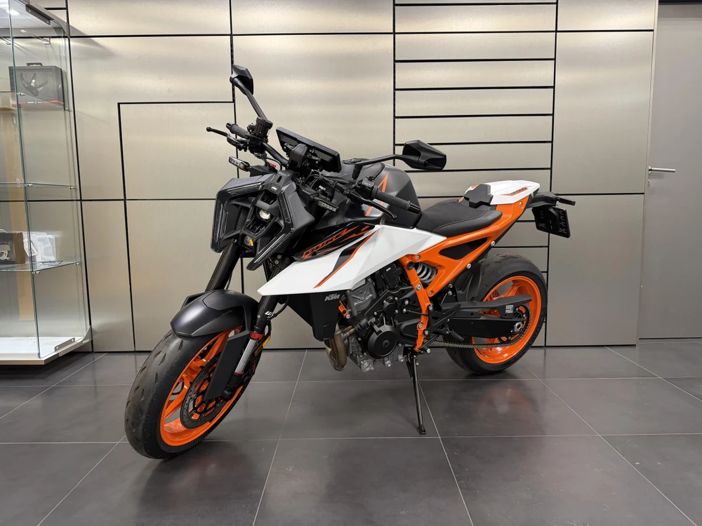 990 Duke R Base 990 Duke R