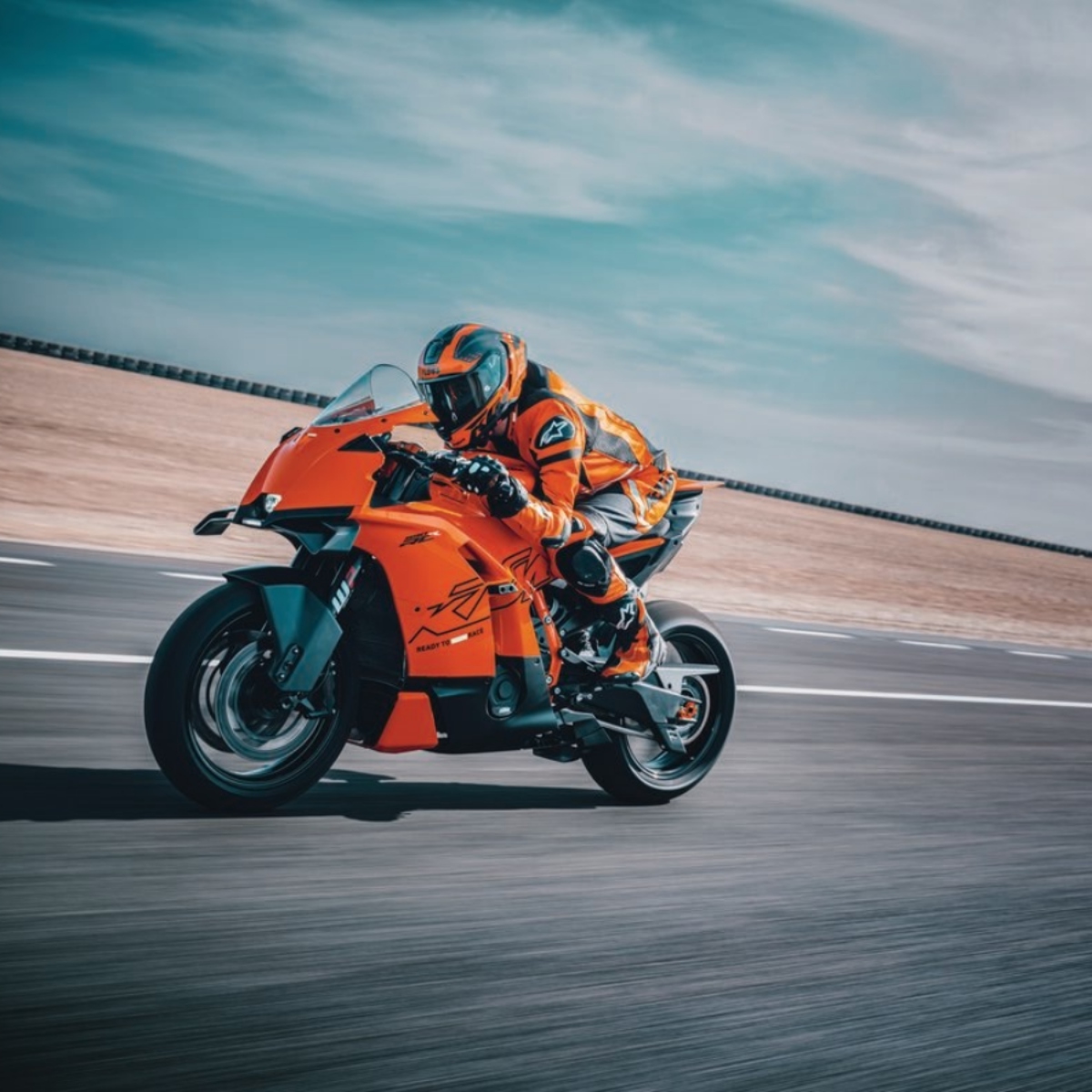 В феврале КТМ АВТОДОМ ожидает новейшие модели KTM 990 DUKE R и KTM 990 RC R